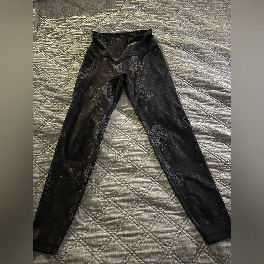 Old Navy Sm snake skin leggings
